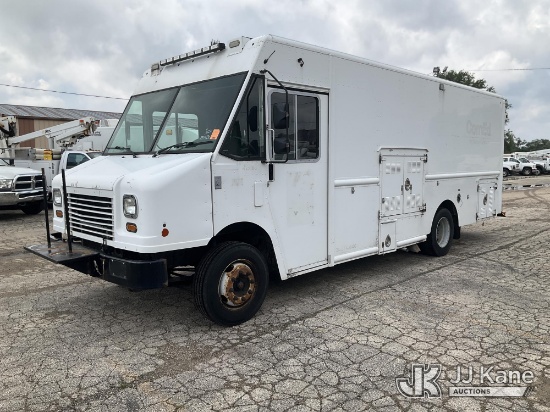 (South Beloit, IL) 2010 Workhorse W62 Step Van Runs & Moves) (Accessory Engine Runs W/ Jump, ABS Lig