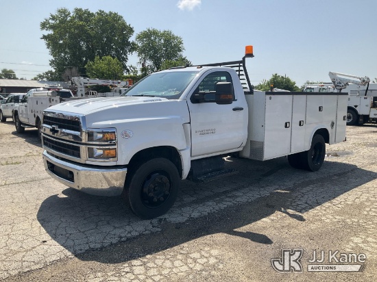 (South Beloit, IL) 2022 Chevrolet Silverado Medium Duty Service Truck Runs & Moves) (Paint Damage, T
