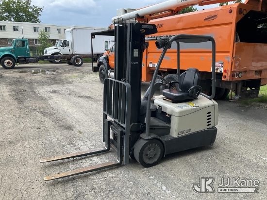 (Neenah, WI) 2015 Crown S200 Solid Tired Forklift Runs, Moves & Operates