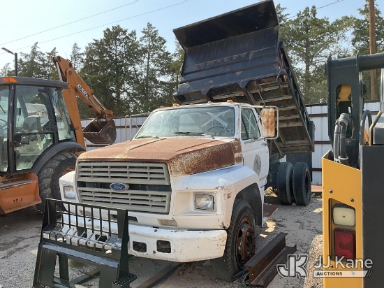 (Kermit, TX) 1989 Ford F700 Dump Truck Condition Unknown) (Missing Key, Seller States: Broken Bed Ar