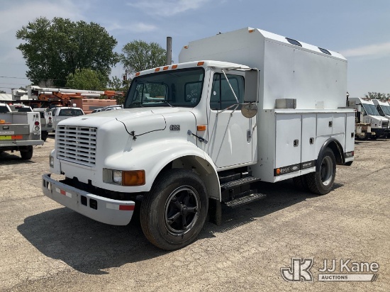 (South Beloit, IL) 1998 International 4700 Enclosed High-Top Service Truck Runs & Moves) (Oil/Water 