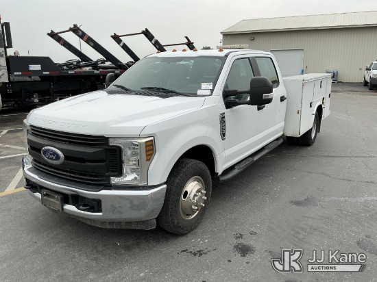 (Maple Lake, MN) 2019 Ford F350 Crew-Cab Service Truck Runs & Moves) (Glove Box Does Not Close, Crac