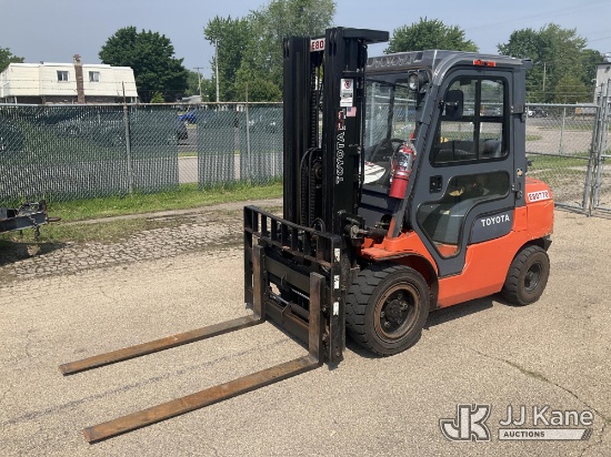 (Neenah, WI) 2000 Toyota 7FGU30 Solid Tired Forklift Runs, Moves & Operates
