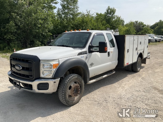 (Des Moines, IA) 2015 Ford F-550 4X4 Extended-Cab Service Truck Runs & Moves) (Could Not Open Tailga
