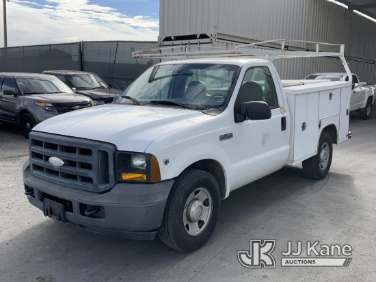 (Jurupa Valley, CA) 2006 Ford F350 Enclosed Service Truck Runs & Moves