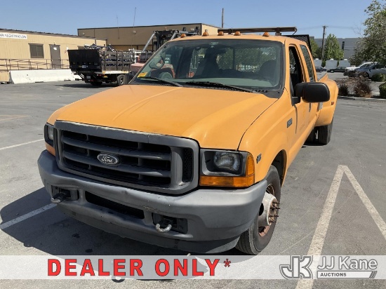 (Jurupa Valley, CA) 2001 Ford F-350 SD Crew-Cab Dual Wheel Pickup Truck Runs & Moves) (Missing Windo