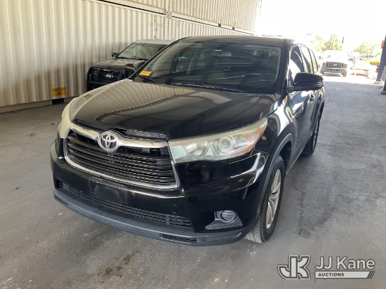 (Jurupa Valley, CA) 2016 Toyota Highlander 4-Door Sport Utility Vehicle Runs & Moves