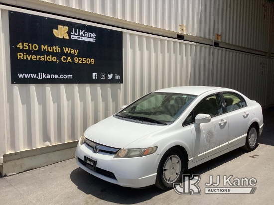 (Jurupa Valley, CA) 2006 Honda Civic Hybrid 4-Door Hybrid Sedan Runs & Moves