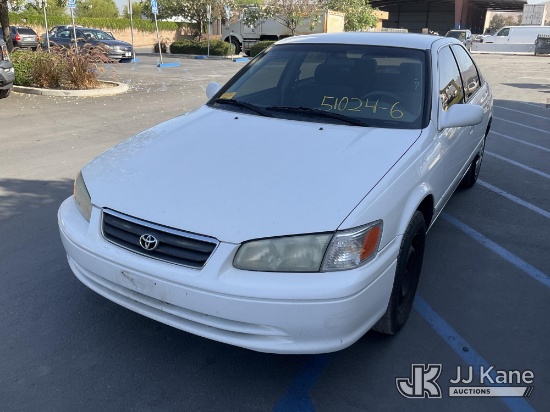 (Jurupa Valley, CA) 2001 Toyota Camry 4-Door Sedan Runs & Moves) (Rear Bumper Damaged