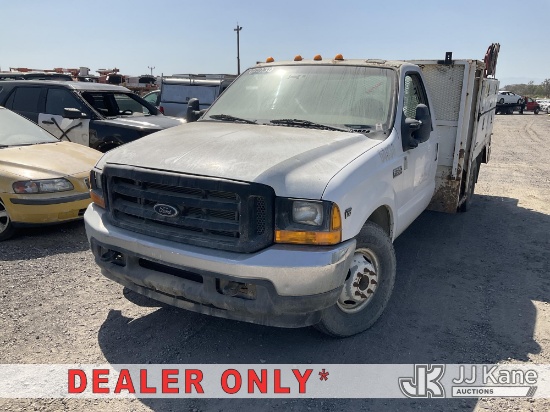 (Jurupa Valley, CA) 2000 Ford F350 Service Truck Not Running, Conditions Unknown) (Must Be Towed