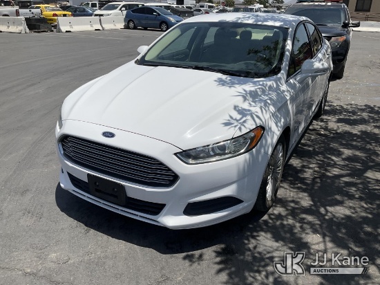 (Jurupa Valley, CA) 2016 Ford Fusion Hybrid 4-Door Sedan Runs & Moves