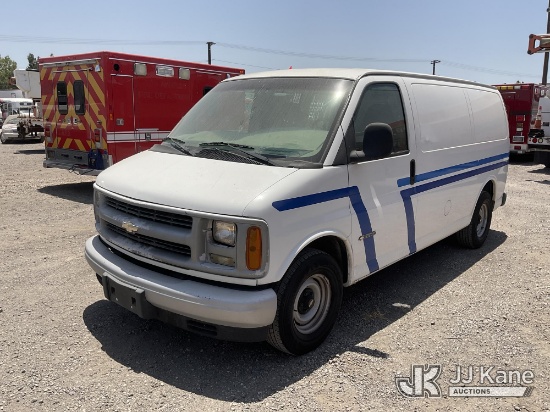 (Jurupa Valley, CA) 2001 Chevrolet Express Cargo Van Runs & Moves