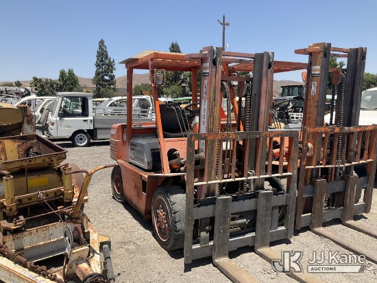 (Jurupa Valley, CA) 1992 KOMATSU FD40Z2-5 FORKLIFT Not Running, Operation Unknown) (No Key