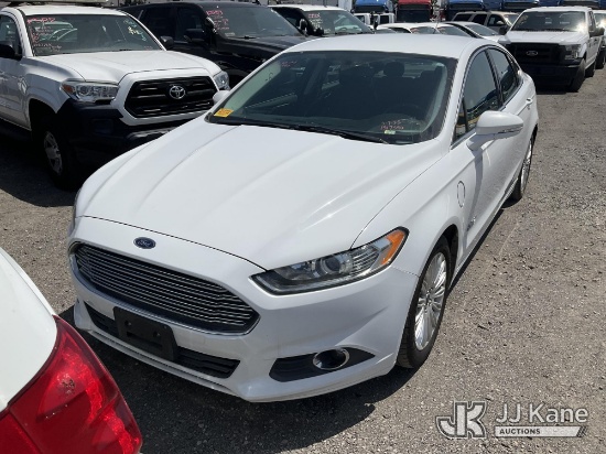 (Jurupa Valley, CA) 2016 Ford Fusion Energi 4-Door Sedan Runs & Moves) (Holds Charge, Charger Not In