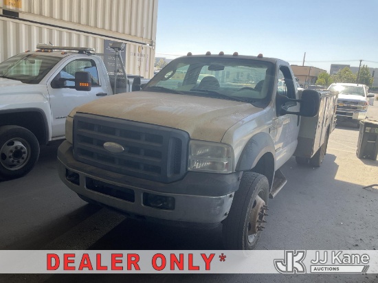 (Jurupa Valley, CA) 2007 Ford F450 SD Service Truck Runs & Moves) (Cracked Windshield, Paint Damage,