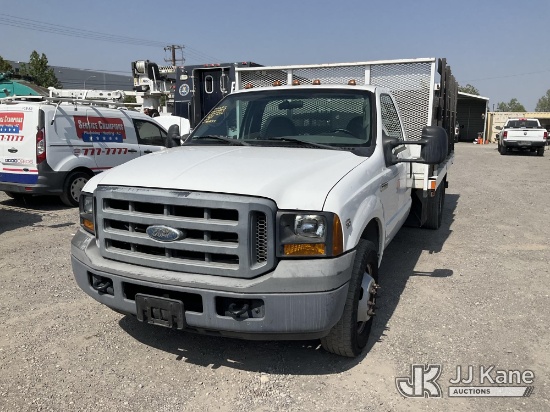(Jurupa Valley, CA) 2007 Ford F-350 SD Stake Truck Runs & Moves) (Lift Gate Operates