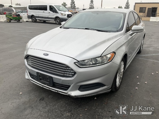(Jurupa Valley, CA) 2015 Ford Fusion Hybrid 4-Door Sedan Runs & Moves
