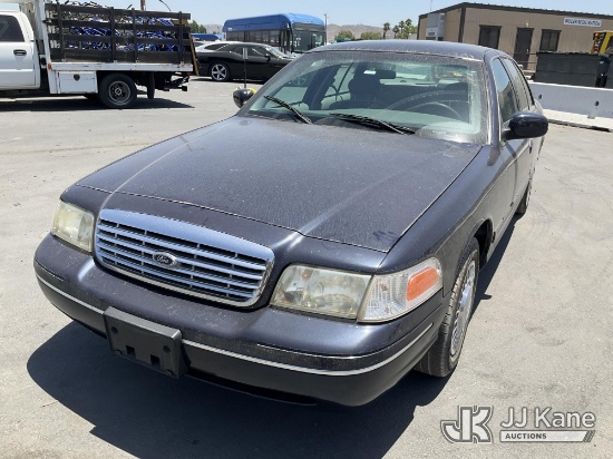 (Jurupa Valley, CA) 2001 Ford Crown Victoria Police Interceptor 4-Door Sedan Runs & Moves) (Missing 