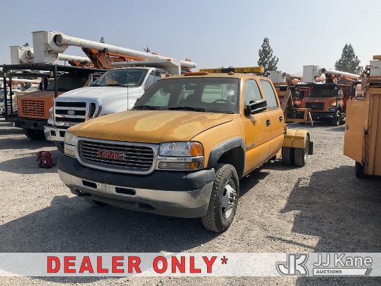 (Jurupa Valley, CA) 2001 GMC Sierra 3500 Rear Load Trash Truck Not Running, Condition Unknown) (No K