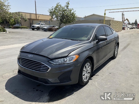 (Jurupa Valley, CA) 2019 Ford Fusion 4-Door Sedan Runs & Moves