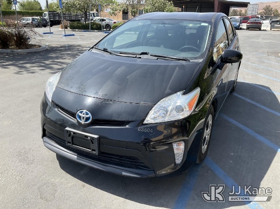 (Jurupa Valley, CA) 2014 Toyota Prius 4-Door Hatch Back Runs & Moves
