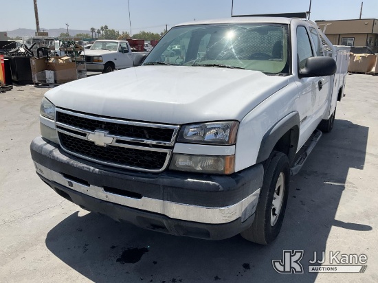 (Jurupa Valley, CA) 2006 Chevrolet Silverado 2500HD Extended-Cab Service Truck Runs & Moves