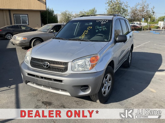 (Jurupa Valley, CA) 2004 Toyota RAV4 4-Door Sport Utility Vehicle Runs & Moves) (Fuel Door Not Openi