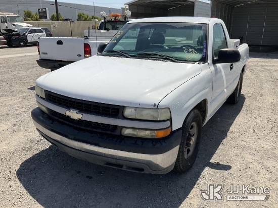 (Jurupa Valley, CA) 2001 Chevrolet Silverado 1500 Pickup Truck Runs & Moves