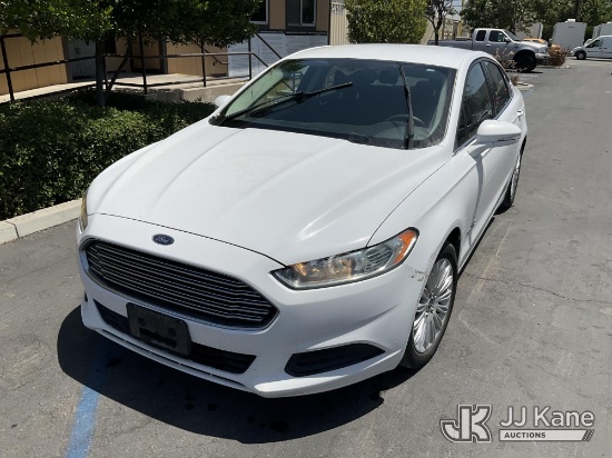 (Jurupa Valley, CA) 2015 Ford Fusion Hybrid 4-Door Sedan Runs & Moves
