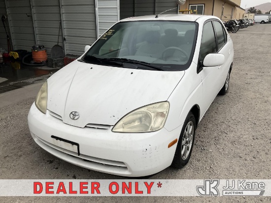 (Jurupa Valley, CA) 2002 Toyota Prius 4-Door Hatch Back Runs & Moves) (Needs New Battery