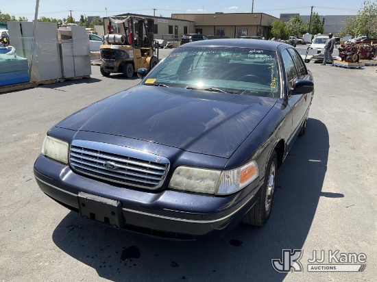 (Jurupa Valley, CA) 1999 Ford Crown Victoria Police Interceptor 4-Door Sedan Runs & Moves) (Battery 