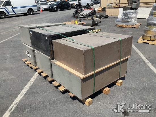 (Jurupa Valley, CA) (1 Pallet) Metal And Wood Boxes (Used) NOTE: This unit is being sold AS IS/WHERE