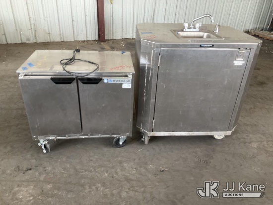 (Jurupa Valley, CA) Washing Station | Refrigerator (Used) NOTE: This unit is being sold AS IS/WHERE 