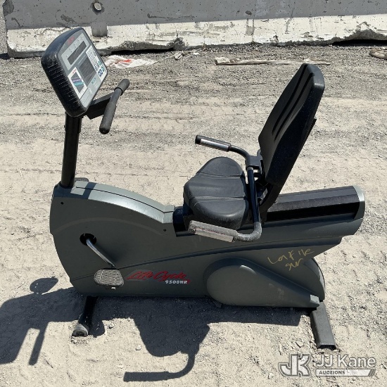 (Jurupa Valley, CA) Life Cycle Recumbent Bike (Used ) NOTE: This unit is being sold AS IS/WHERE IS v