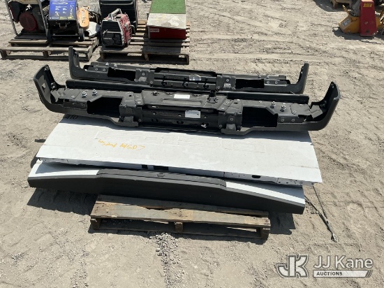 (Jurupa Valley, CA) (1 Pallet) Tailgates & Bumpers (Used ) NOTE: This unit is being sold AS IS/WHERE