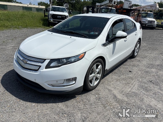 (Plains, PA) 2015 Chevrolet Volt Hybrid 4-Door Sedan Runs & Moves