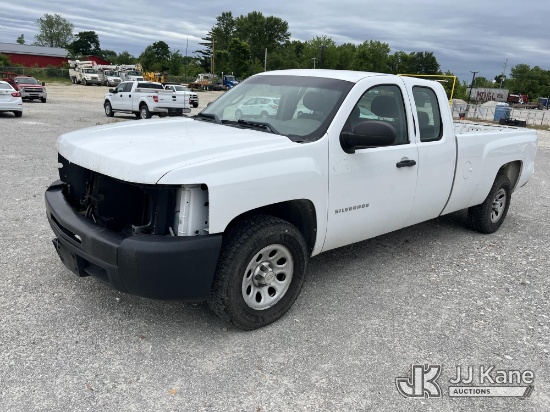 (Hawk Point, MO) 2010 Chevrolet Silverado 1500 Extended-Cab Pickup Truck Jump To Start, Runs, Moves,