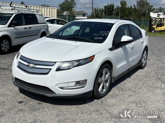 (Plains, PA) 2015 Chevrolet Volt Hybrid 4-Door Sport Utility Vehicle Runs & Moves