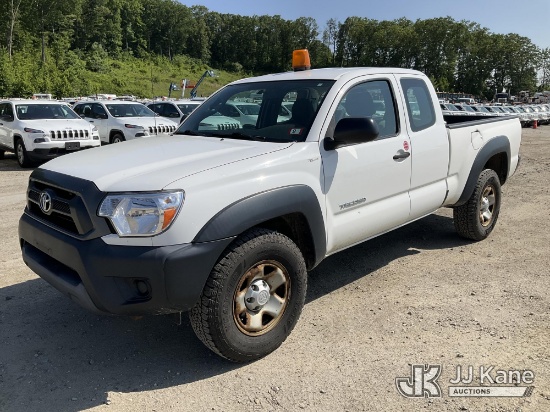 (Shrewsbury, MA) 2013 Toyota Tacoma 4x4 Extended-Cab Pickup Truck Runs & Moves) (Rust Damage