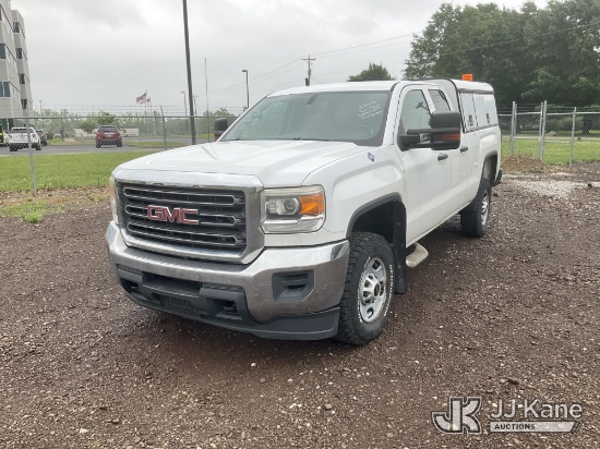 (Louisville, OH) 2015 GMC SIERRA Double-Cab Pickup Truck Runs & Moves) (Check Engine Light On, Inter