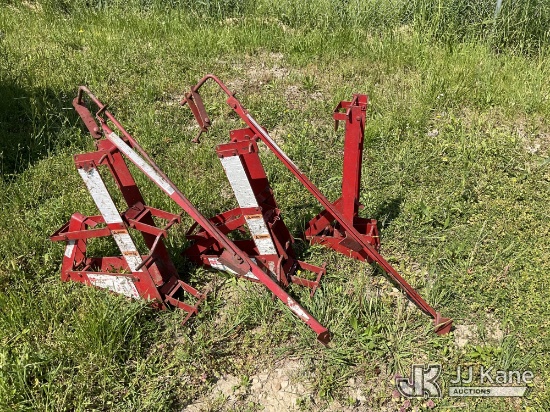 (Charlotte, MI) Scaffolding Jacks (x3) NOTE: This unit is being sold AS IS/WHERE IS via Timed Auctio