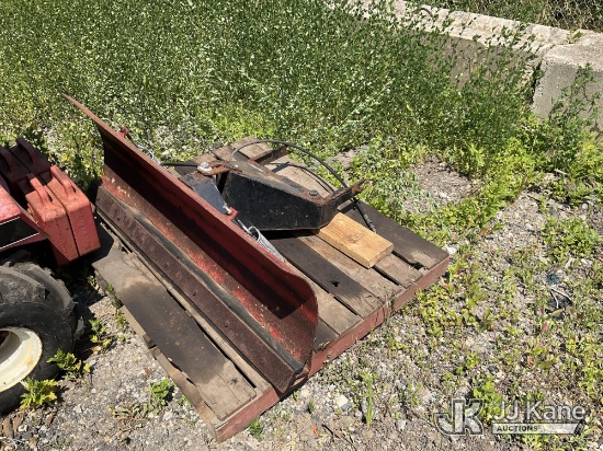 (Plymouth Meeting, PA) Steiner 48 inch Push/Plow Blade NOTE: This unit is being sold AS IS/WHERE IS 