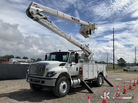 (Charlotte, MI) HiRanger HRX55-MH, Articulating Material Handling Bucket Truck rear mounted on 2015 