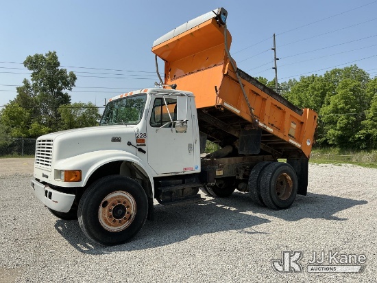 (Fort Wayne, IN) 2001 International 4900 Dump Truck Runs, Moves & Operates) (Paint Damage