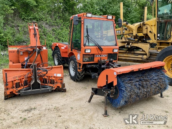 (La Crosse, WI) 2009 Holder C9.88H 524 Articulating Municipal Tractor Runs, Moves And Operates. Muni