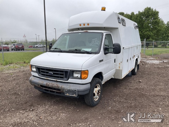 (Louisville, OH) 2007 Ford E450 Cutaway Enclosed Service Van Runs & Moves) (Check Engine Light On, P