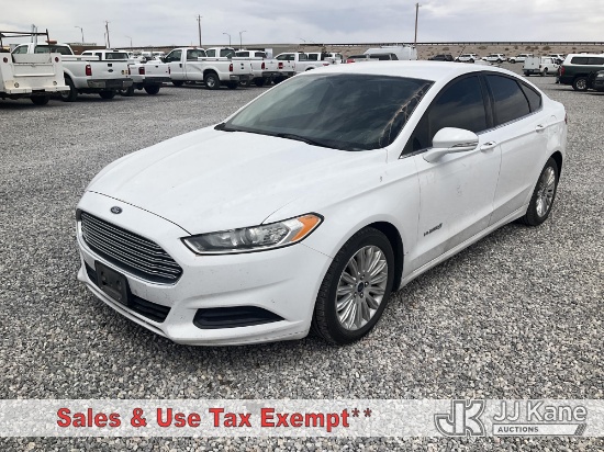 (Las Vegas, NV) 2016 Ford Fusion Hybrid 4-Door Sedan Runs & Moves) (Jump To Start