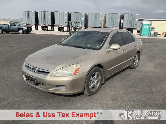 (Las Vegas, NV) 2006 Honda Accord Hybrid 4-Door Sedan Runs & Moves) (Paint Damage