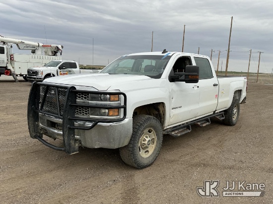 (Keenesburg, CO) 2019 Chevrolet Silverado 2500HD 4x4 Crew-Cab Pickup Truck Runs & Moves) (Engine Lig