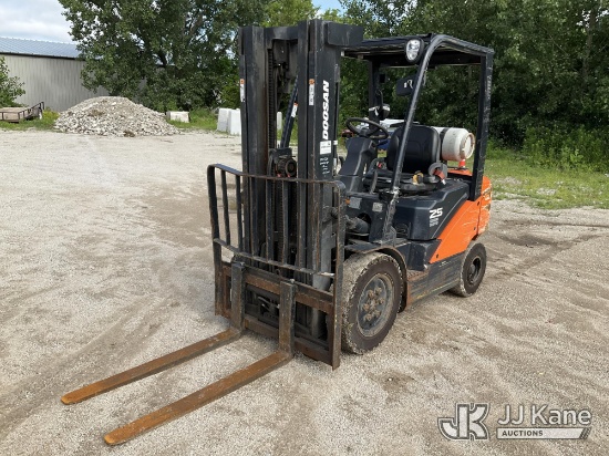 (Des Moines, IA) 2017 Doosan 625N7 Rubber Tired Forklift, Propane Tank Not Included Runs, Moves, & O